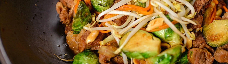 Говядина с овощами и капустой в Cоусе WOK Tamaki