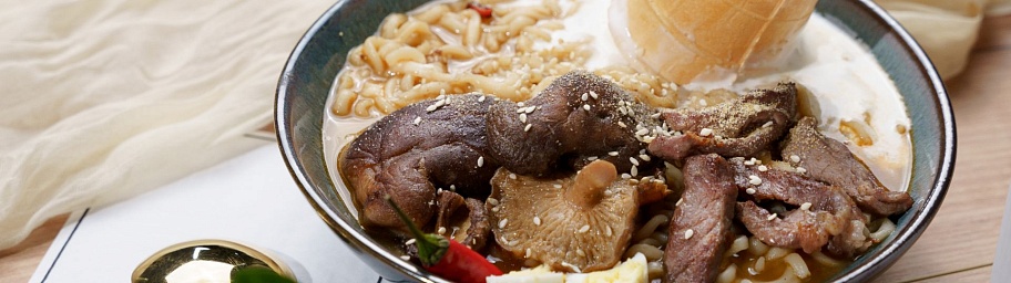 Острый рамен с кокосовым мороженым