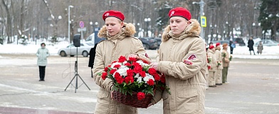 В Лыткарино прошла торжественная церемония возложения цветов к памятнику «Слава защитникам Отечества»