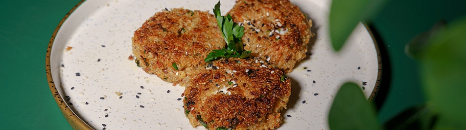 Котлетки из киноа с Луковым соусом Tamaki