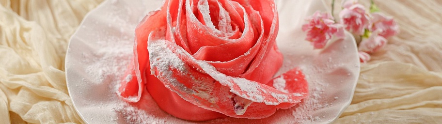 Блинный торт «Роза» с малиновым кремом