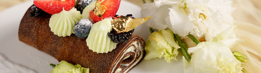 Шоколадный блинный торт с кремом васаби