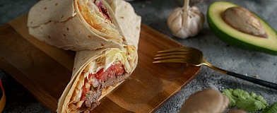 Шаурма с говядиной, овощами и соусом Шаурма Tamaki