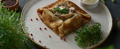 Блинчики с жульеном с Соусом Чесночный Ранч Tamaki