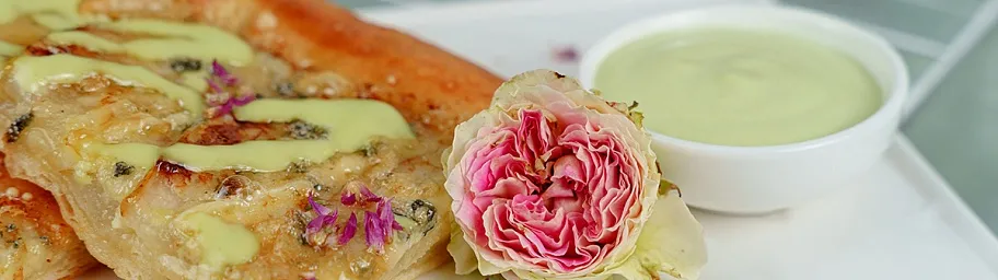 Пицца с грушей и сыром дорблю